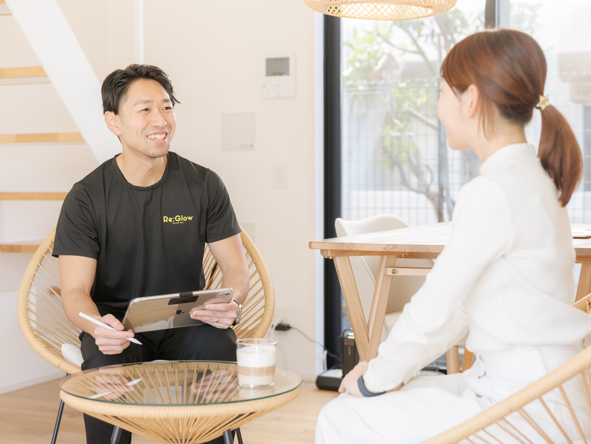 丁寧なカウンセリングをしている画像